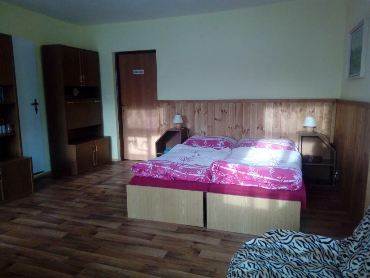 Penzion SKLAŘSKÁ HOSPODA Chribská Exterior foto